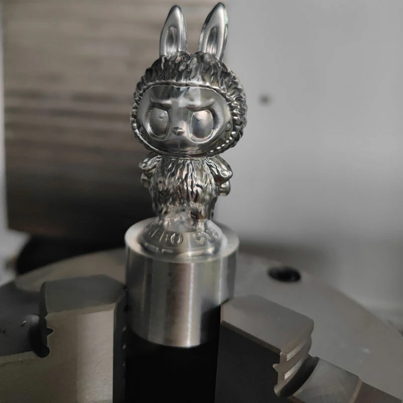 5-axis machining center testing complex surface metal part machining